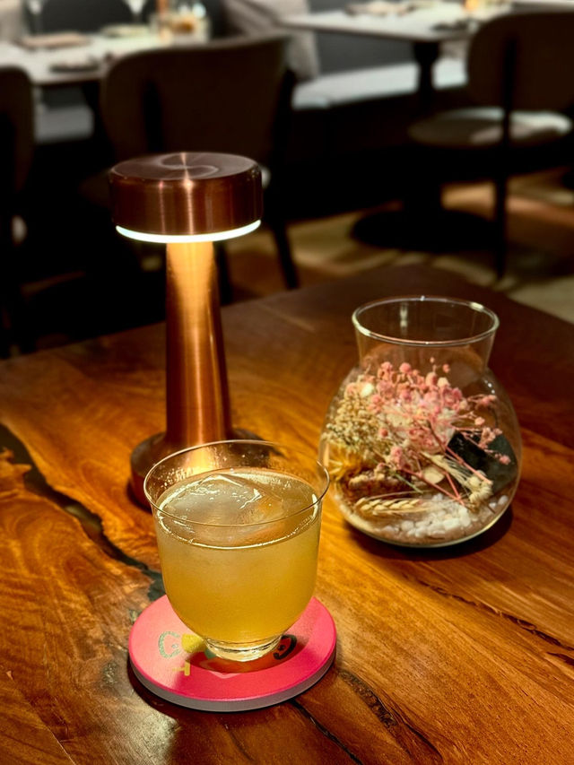銅鑼灣的精緻藝術西餐廳🍽🥂🍾 靚靚玫瑰長廊🌹