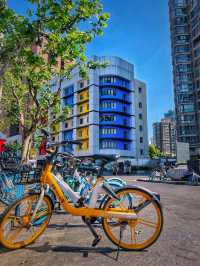 Bright colors in Shanghai Yejiazhai Rd
