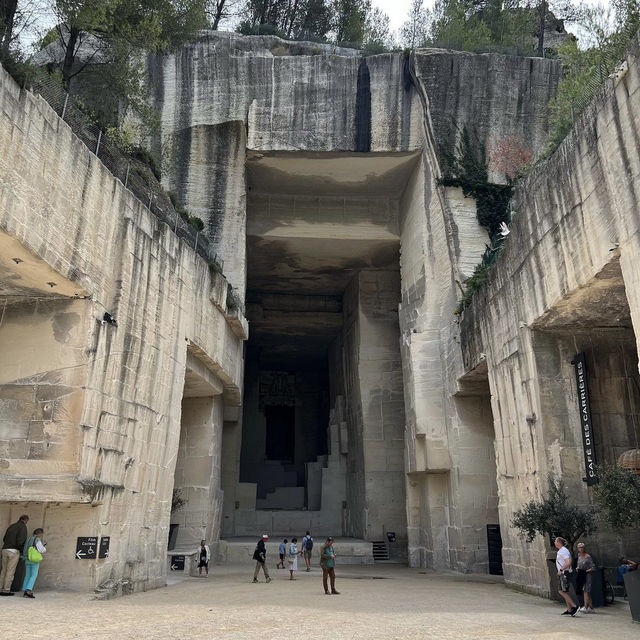 <法國 Les Baux-de-Provence 🇫🇷> 充滿活力的畫廊 👩🏽‍🎨
