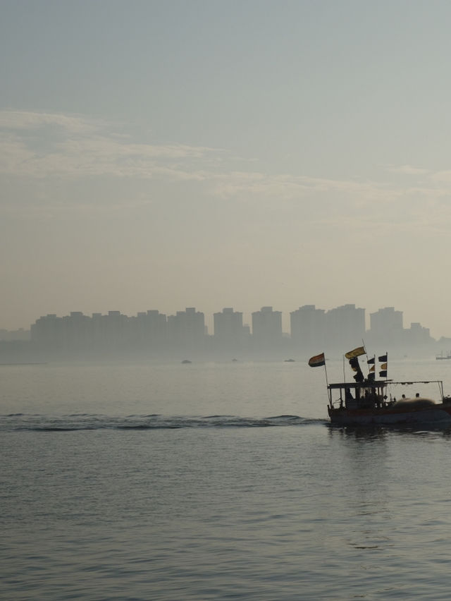 Marine Drive: A Stunning View of Mumbai’s Skyline