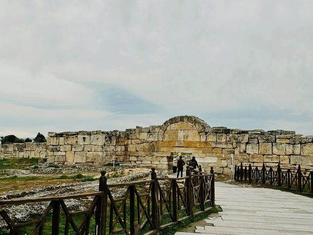 土耳其古城奇蹟〔西拉波利斯（Hierapolis）〕