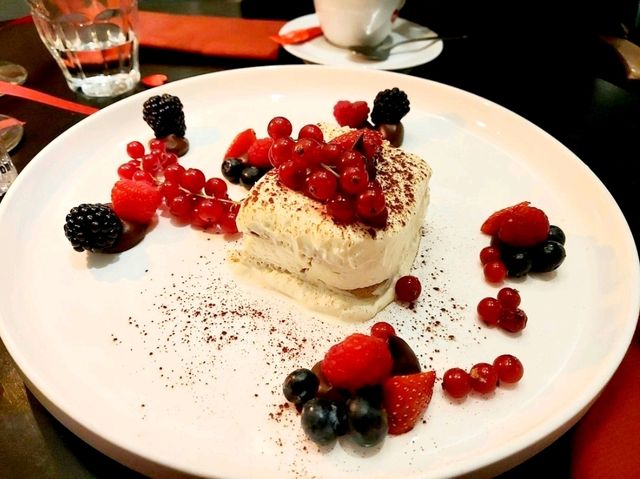 ร้านอาหารสุดเก๋ชิคที่โดดเด่นทั้งสเต็กและพิซซ่า