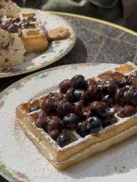Waffle Ecstasy in Ghent - Bueno & Blueberries 