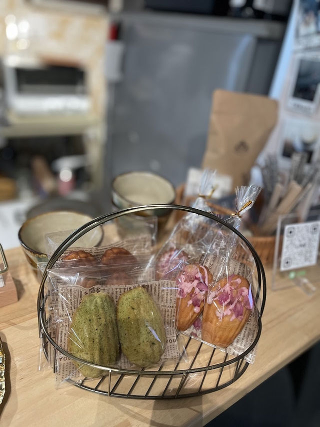 Awakening Cafe Tokyo, A Cozy Retreat in the Heart of the City
