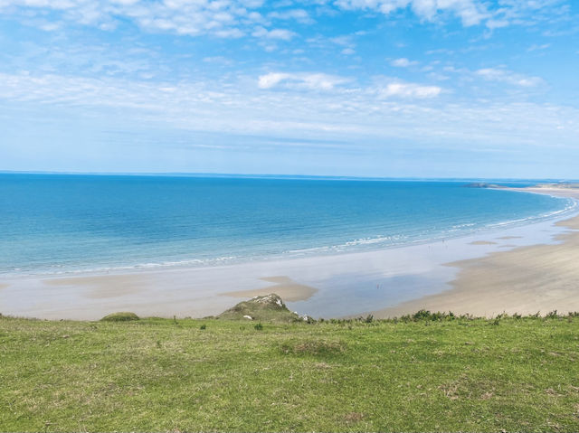 Rhossili Bay: Nature’s Masterpiece on the Welsh Coast