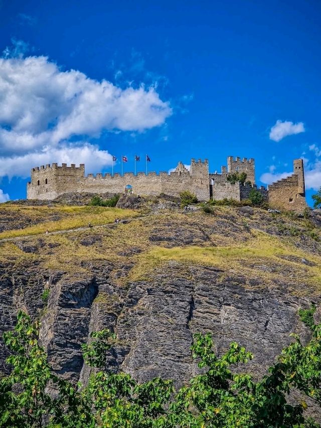 🏰⛰️ “Twin Castles & Alpine Serenity: A Peaceful Day in Sion” 🇨🇭