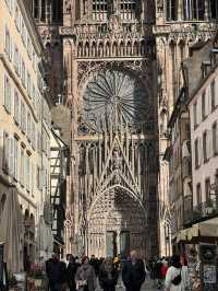 Skyward Majesty – Strasbourg’s Notre-Dame Cathedral Will Leave You Speechless ✨🕍  