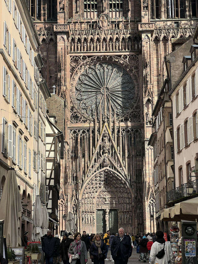 Skyward Majesty – Strasbourg’s Notre-Dame Cathedral Will Leave You Speechless ✨🕍  