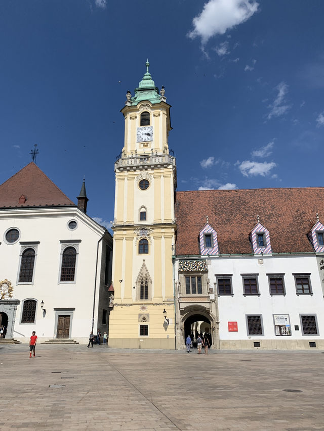 🏰 Bratislava – Charm Along the Danube 🌿✨