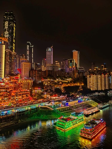 Kota Chongqing di malam hari, China