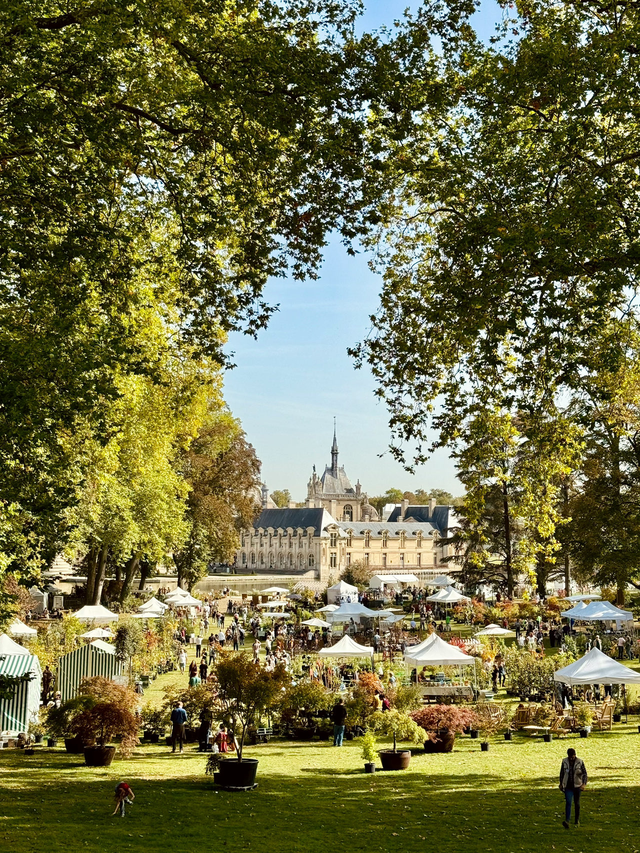 Château de Chantilly — A French Fairytale Among Lakes and Parks.