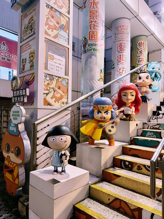 Plushies, Handmade Slippers & Pineapple Buns: The Ultimate Hong Kong Souvenir Guide! 🇭🇰