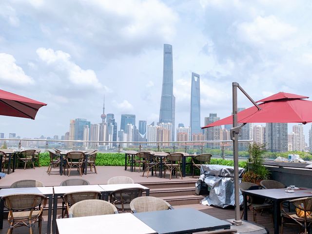 上海・外灘の絶景ビューをテラスで臨めるお洒落レストラン