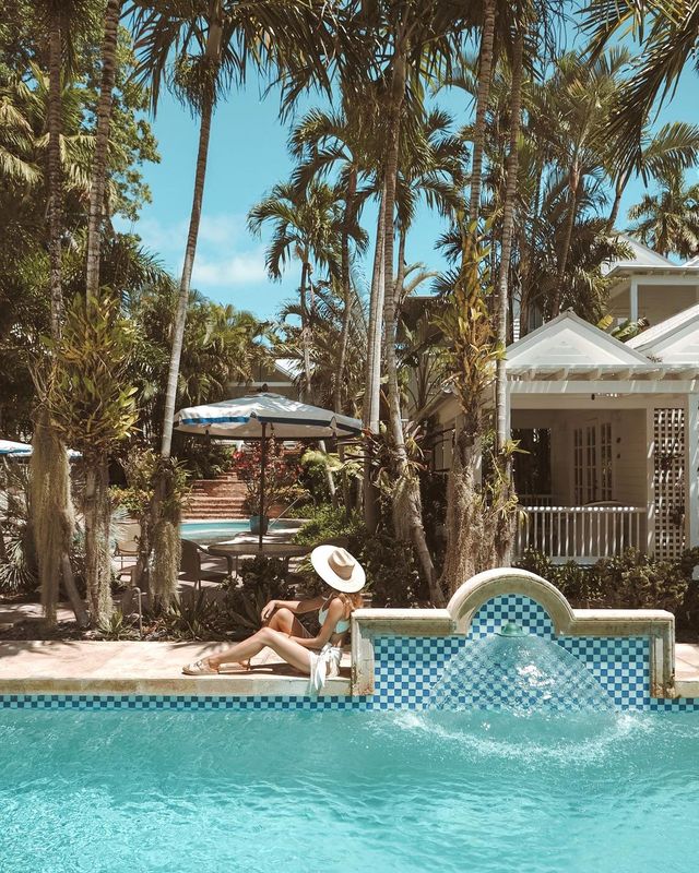 Escape to Paradise at @the_dalmar: Unwind with Books, Poolside Bliss, and the Perfect Playlist!