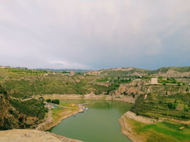 一條河，兩座城