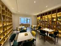 「重慶來住·千尋空中酒店」：山城景點步行街旁，享受高空城市日夜景色