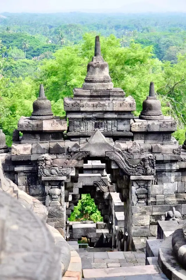 Borobudur|||Borobudur is one of the largest existing Buddhist buildings in the world