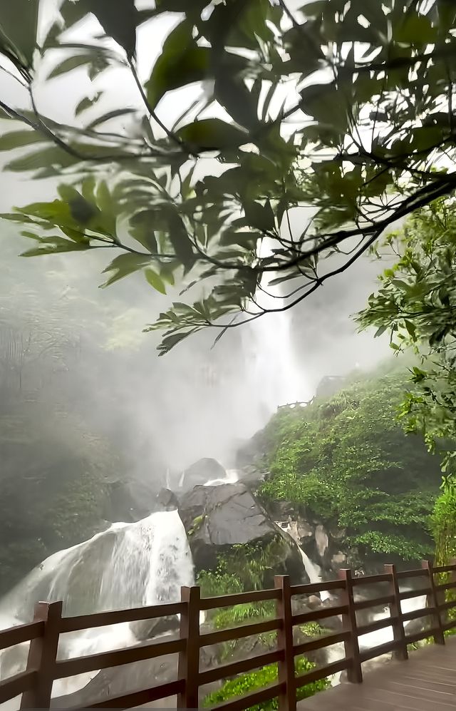 莫以宜春遠，江山多勝遊