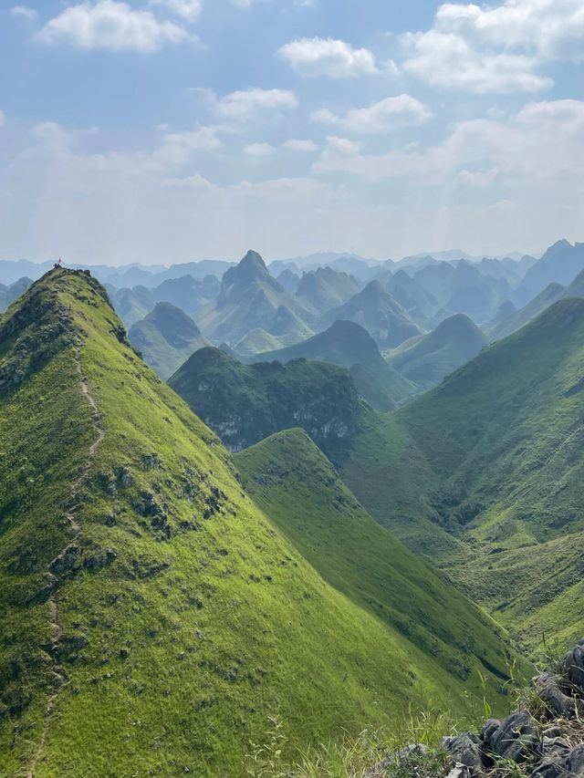 廣西崇左劍龍山山不見我我來見山