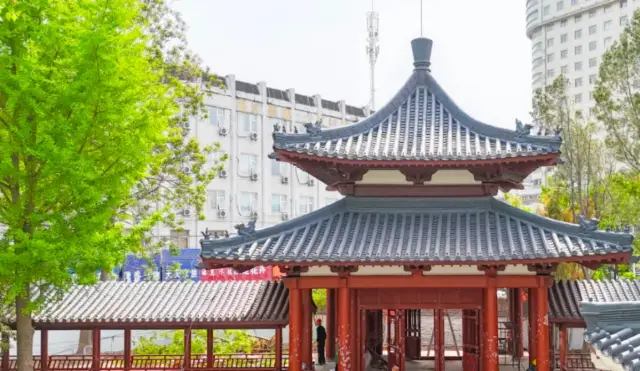Xuzhou's ancient-style new landmark debuts during the May Day holiday