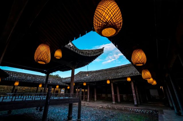 耕讀蒼坡，漫步古村