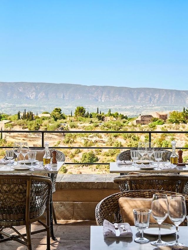 🏰✨ Enchanting Escapes in Gordes: La Bastide Palace 🌄