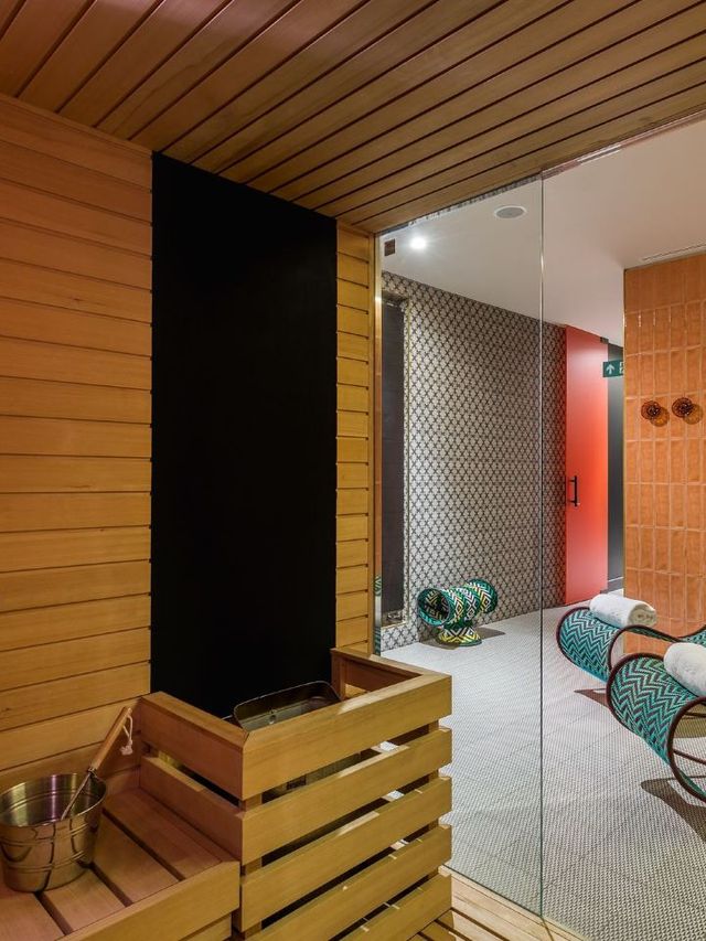 🛏️✨ Milan's Chic Stay: Room Mate Giulia's Charms 🇮🇹