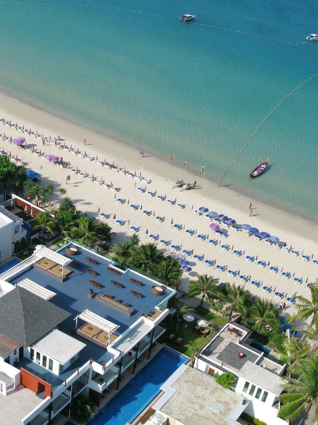 🌴🏖️ Phuket's Paradise: La Flora Resort Patong! 🌞🍹
