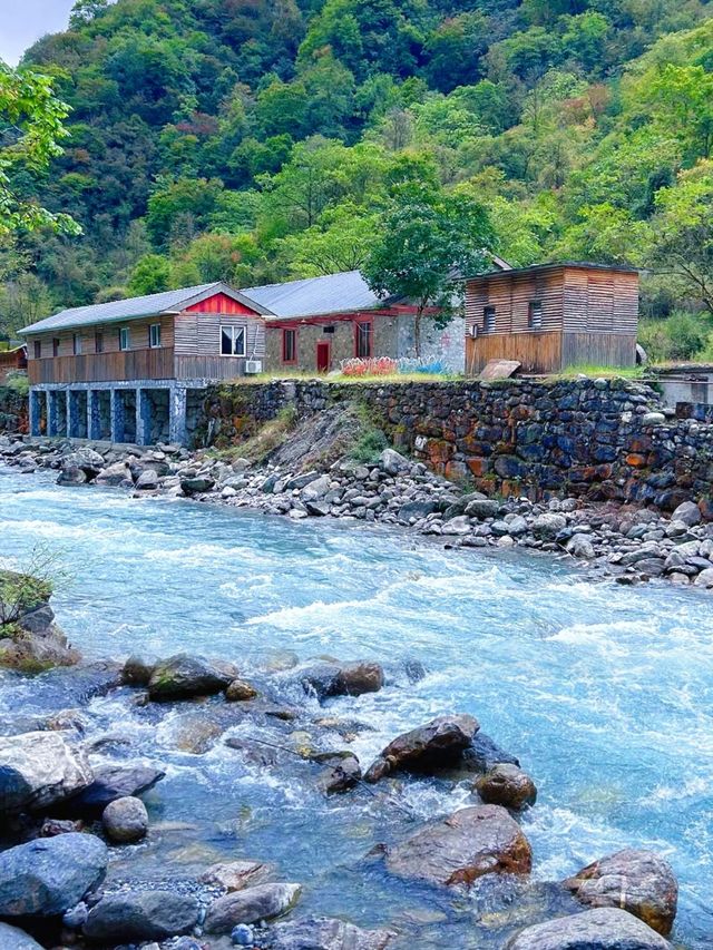 夏天去山里避暑，绝美森林河谷