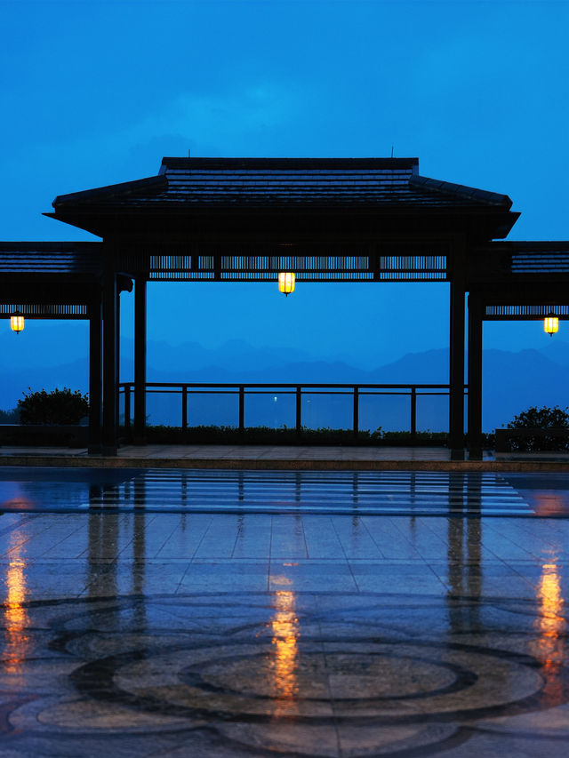 風起千島湖，輕起霧雲頂