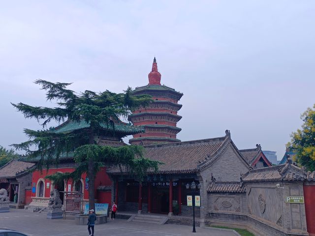 安陽天寧寺塔。 安陽天寧寺塔。