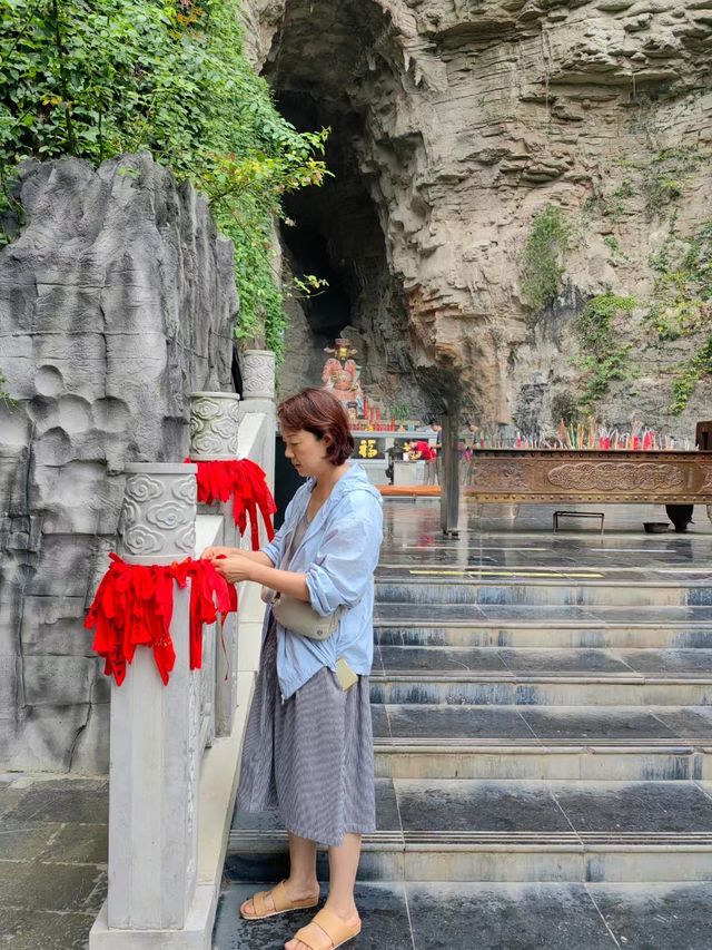 貴陽·西普陀寺 西普陀原名白雲寺， 始建於康熙六年（公元1667年），迄今三百餘年歷史。史載，臨濟。