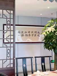 在南寧！新鮮帝王蟹套餐！這一桌人均只需百多元。