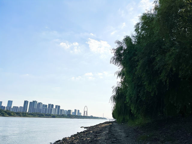 江南佳麗地 金陵帝王州。