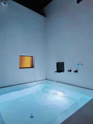 Newly opened! Private hot spring in the room! 