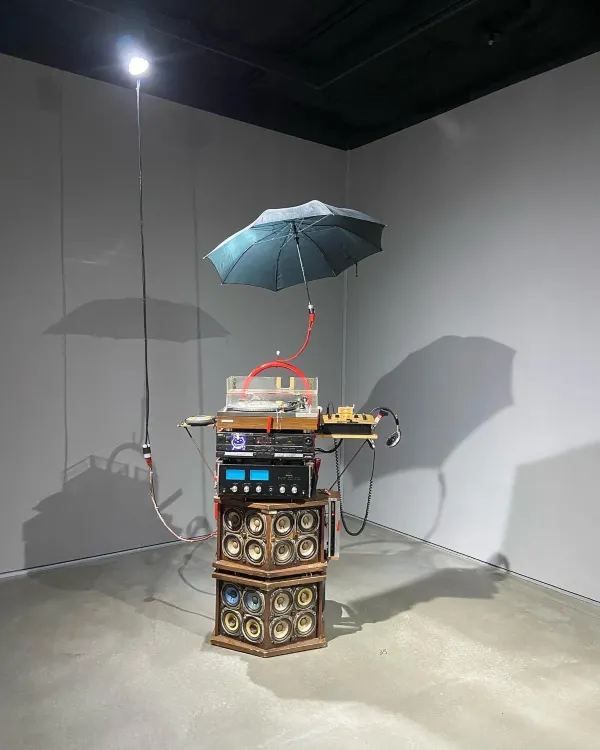 トム・サックスのBTS美術館Hybe Insight個展
