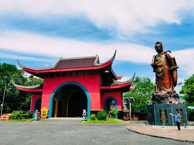 印尼爪哇島三保洞，紀念鄭和下西洋的中國寺廟