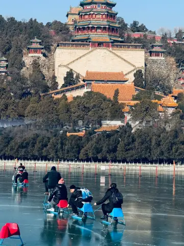 若不是大清亡了 哪輪得到我在頤和園滑冰啊