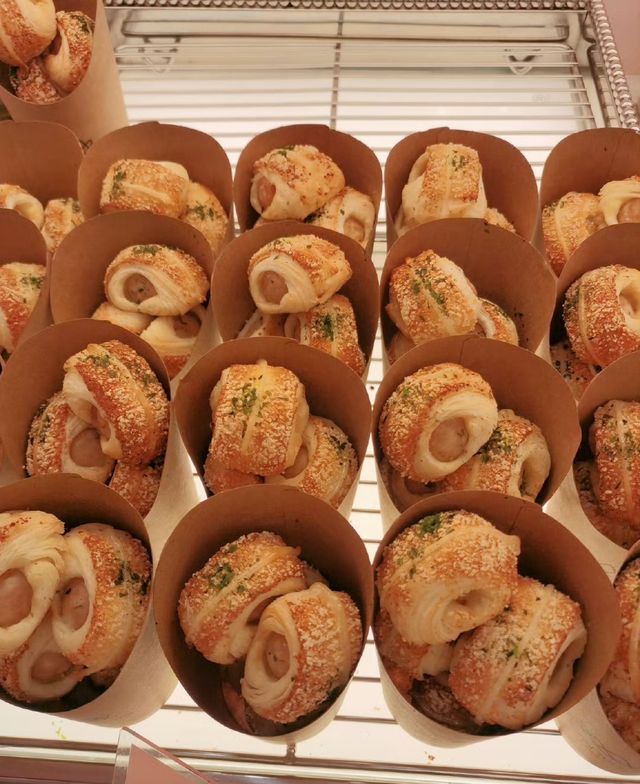 被甜食包圍的快樂日