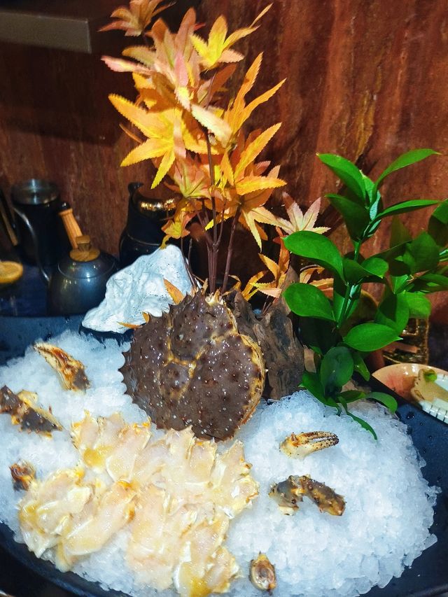 請人食帝王蟹，呢間餐廳真係好有排場