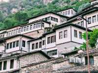 阿爾巴尼亞著名景點：培拉特古城。適合拍照打卡、週末閒暇度假地！ 