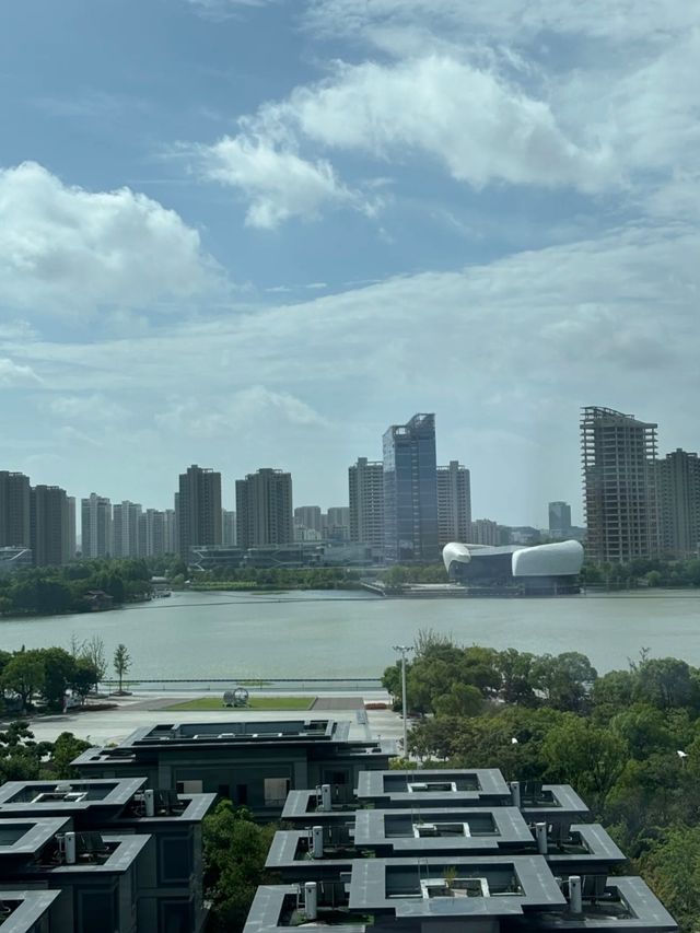 蘇州太倉華發鉑爾曼酒店     窗外就是天境湖