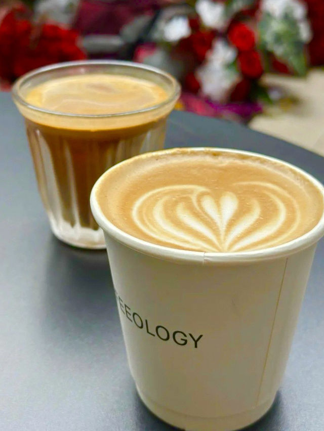 ☕ Don’t Miss This Hidden Gem in Huacheng Square: Coffeeology!