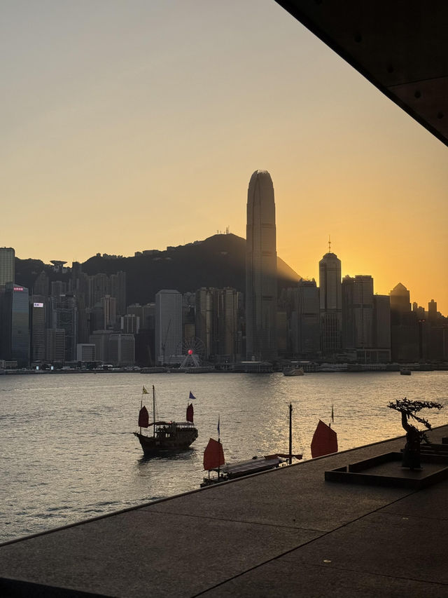 🌅香港麗晶酒店｜把維港晨曦裝進房間的療癒體驗✨