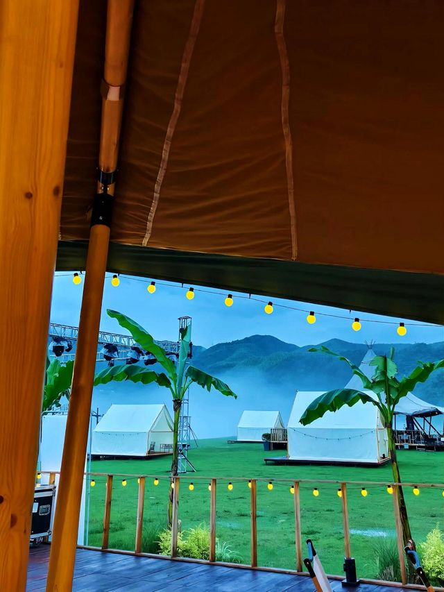 皖南藏喺畫入面嘅露營地