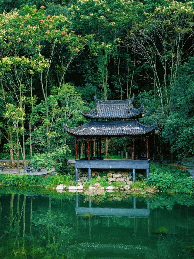 瑤里嘅夏天係薄荷綠色嘅，超愛嘅避暑古鎮