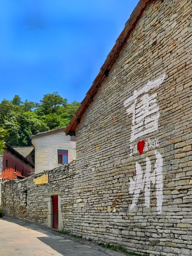 貴州藏22℃夏天：600年布依古村與黃果樹共避暑光