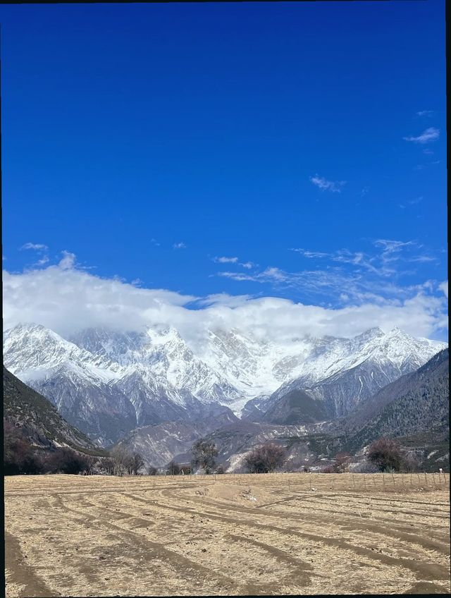 藏地必去日照金山