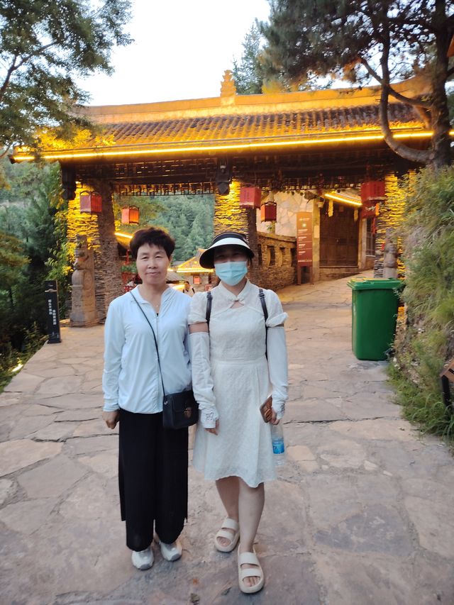 抱犢古寨：懸崖上的千年古村落 山巔烽火台俯瞰雲海！ 必去理由 懸崖古寨！中原第一險！ 