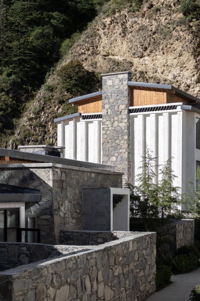 住進四姑娘山油畫裡的莊園！美到窒息！